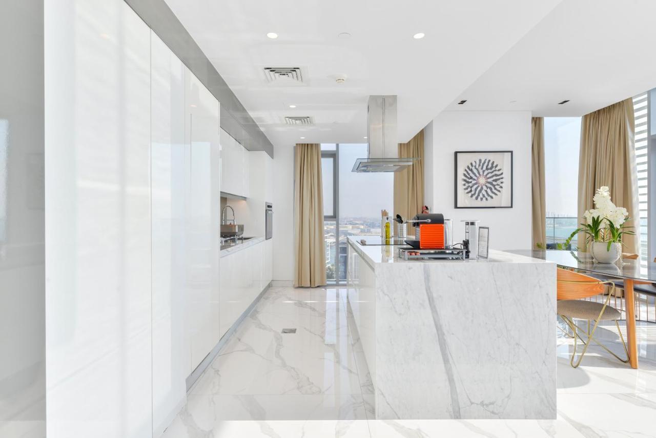 Luxe 3 Bedroom Oceanfront Apartment In The Heart Of Bluewaters Island ดูไบ ภายนอก รูปภาพ