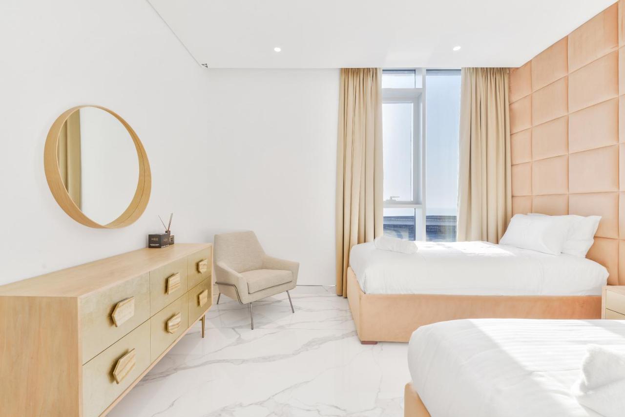 Luxe 3 Bedroom Oceanfront Apartment In The Heart Of Bluewaters Island ดูไบ ภายนอก รูปภาพ