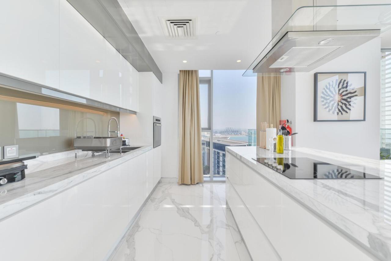 Luxe 3 Bedroom Oceanfront Apartment In The Heart Of Bluewaters Island ดูไบ ภายนอก รูปภาพ