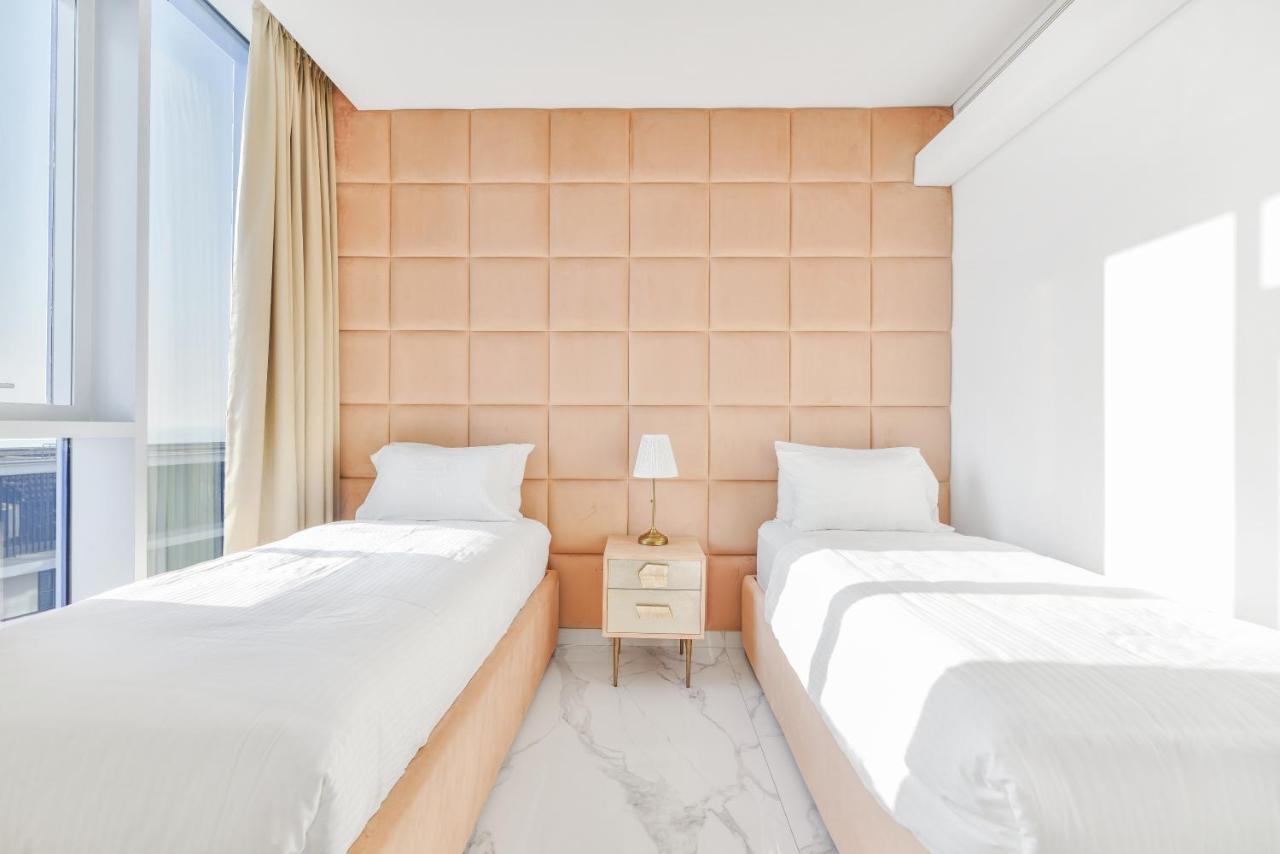 Luxe 3 Bedroom Oceanfront Apartment In The Heart Of Bluewaters Island ดูไบ ภายนอก รูปภาพ