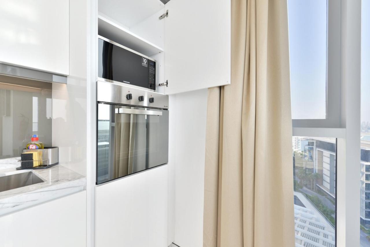Luxe 3 Bedroom Oceanfront Apartment In The Heart Of Bluewaters Island ดูไบ ภายนอก รูปภาพ