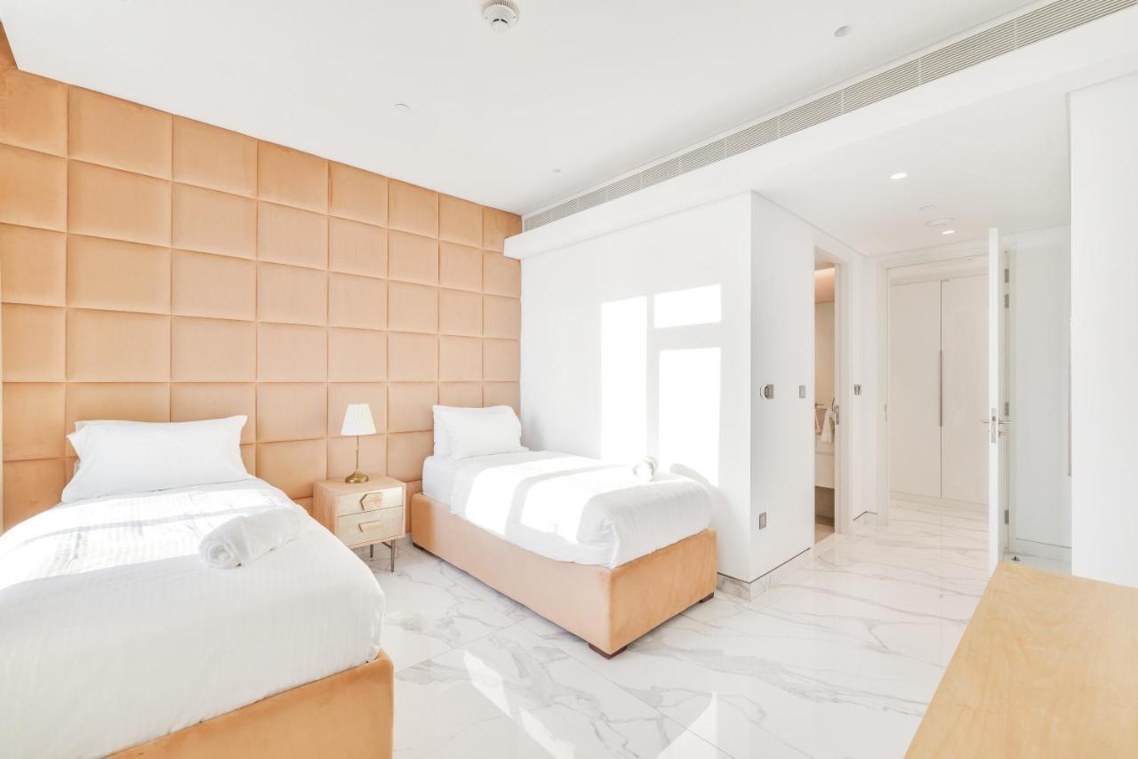 Luxe 3 Bedroom Oceanfront Apartment In The Heart Of Bluewaters Island ดูไบ ภายนอก รูปภาพ