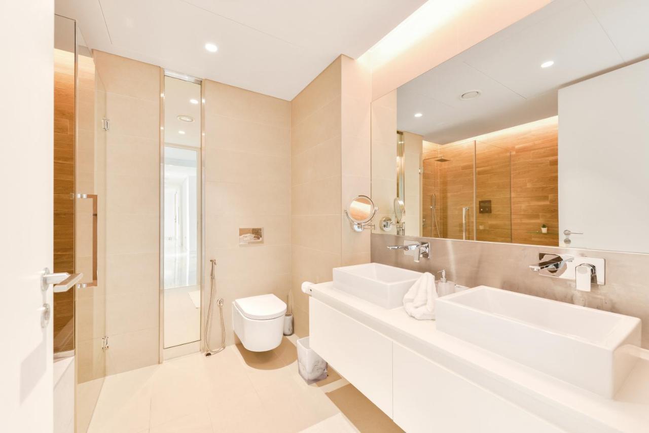 Luxe 3 Bedroom Oceanfront Apartment In The Heart Of Bluewaters Island ดูไบ ภายนอก รูปภาพ